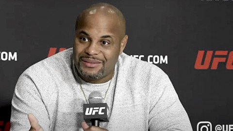 Daniel Cormier breaks down UFC 281 main event: ‘Adesanya’s opponents need to make it boring’