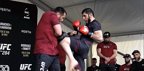 Alexander Volkanovski and Islam Makhachev UFC 284 Open Workouts | Video