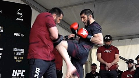 Alexander Volkanovski and Islam Makhachev UFC 284 Open Workouts | Video