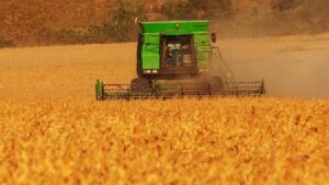 Ohio Farmer Behind Viral ‘It’s Honest Work’ Meme Dies in Illinois Crash