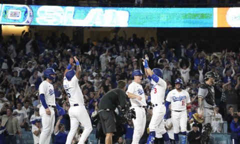 Freeman Wins It in the 11th as the Dodgers Edge the White Sox 5–4 to Salvage Series Victory