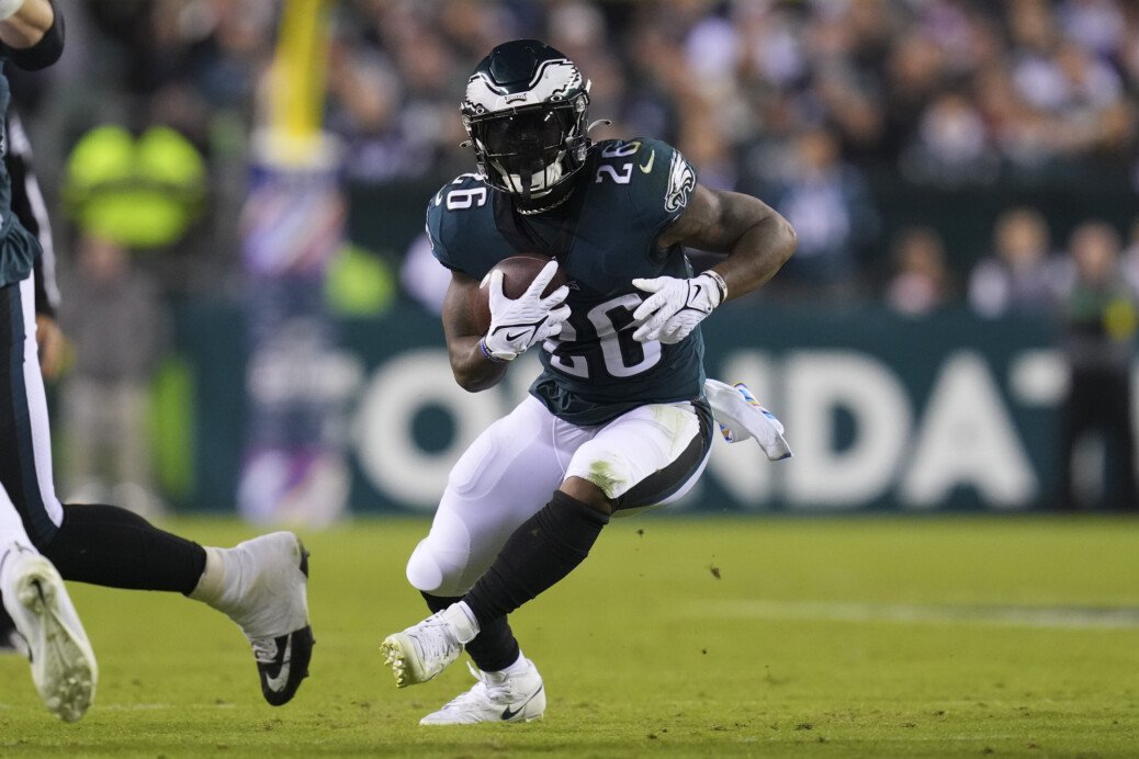 Dallas Cowboys Insider Makes Bold Miles Sanders Prediction