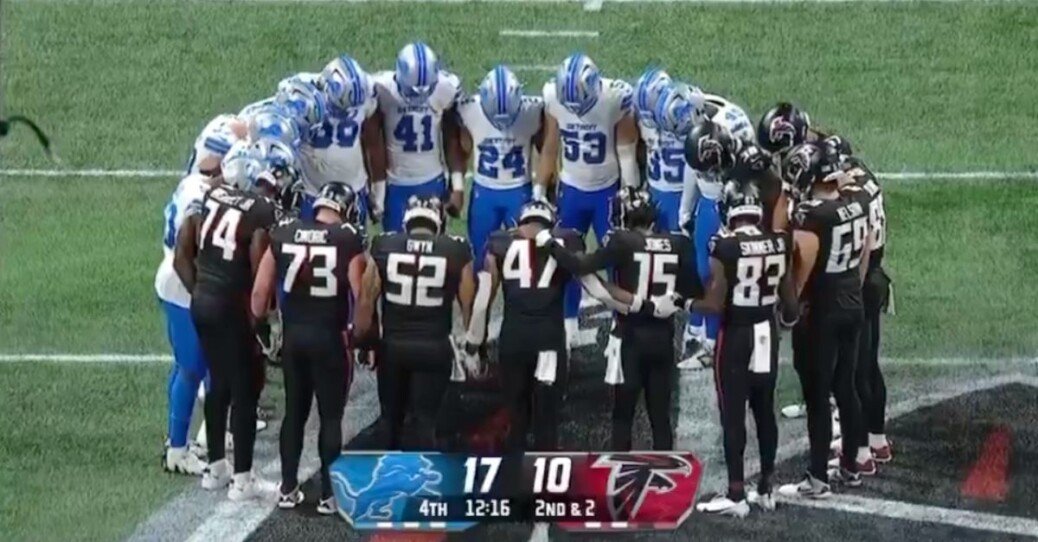 NFL Game Ends with Powerful Moment of Prayer after Scary Injury