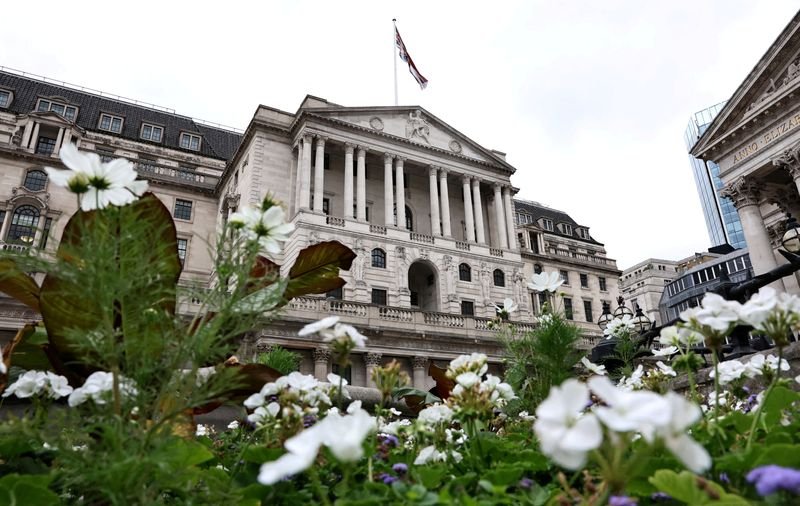 Bank of England slows pace of QT, skews away from long-dated gilt sales