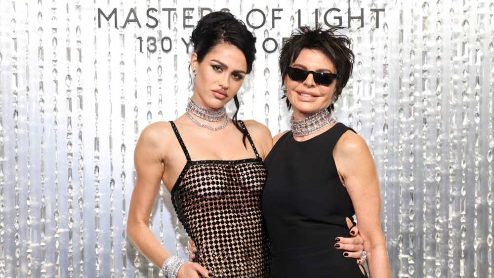 Lisa Rinna’s Daughter Amelia Gray Hamlin Does 1st Naked Photo Shoot