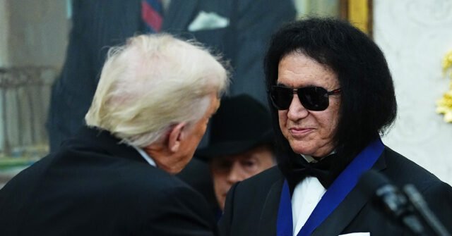Trump Presents Kennedy Center Honorees with Gold Medallions: ‘The Very Best in American Arts and Culture’